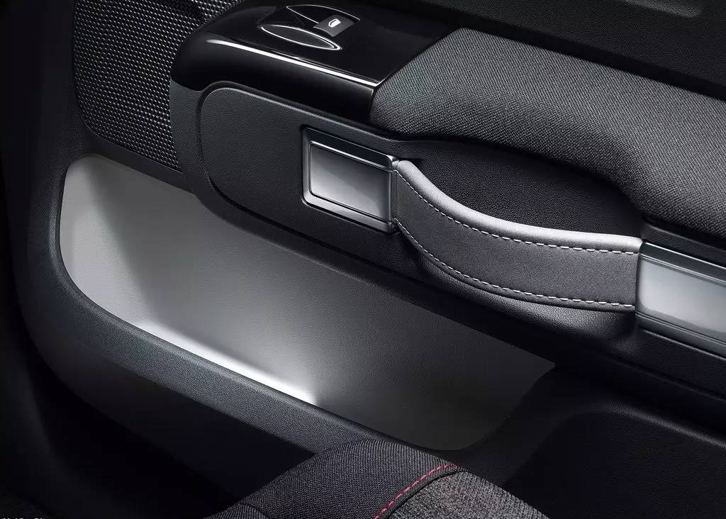 小型SUV再添猛将 雪铁龙发布C3官图