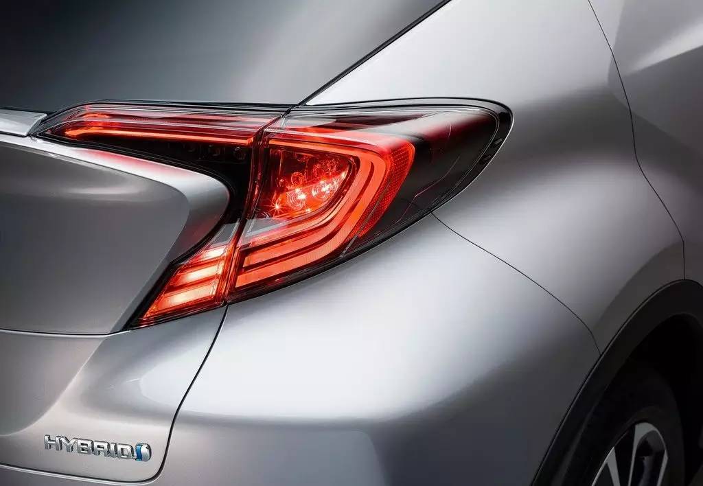 犀利新境界 丰田发布小型SUV C-HR官图