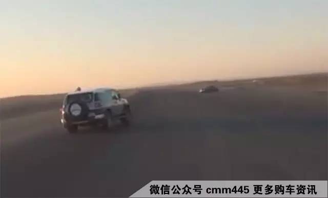 跪着看完 中东土豪高速上悬空换轮胎