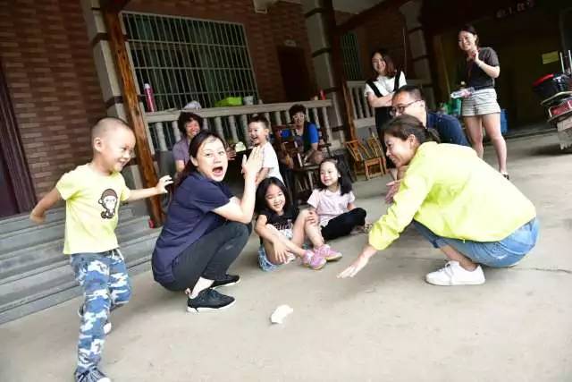 暴雨天开车带仔出游是一种怎样的体验