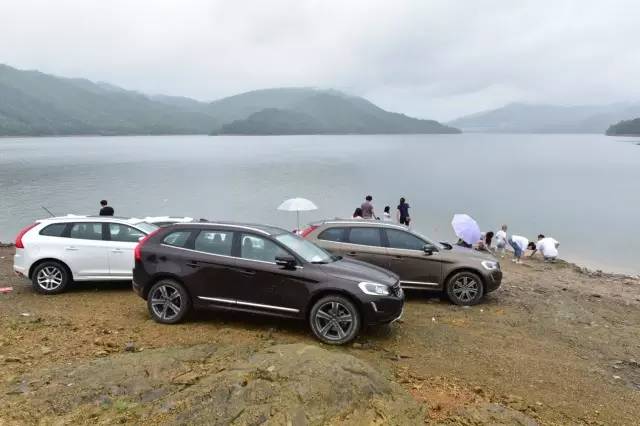 暴雨天开车带仔出游是一种怎样的体验