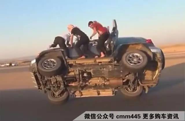 跪着看完 中东土豪高速上悬空换轮胎