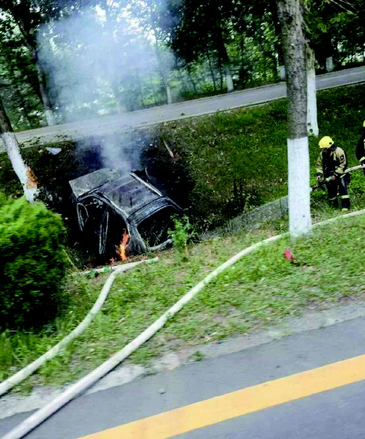最近,齐鲁壹点"情报站"里关于汽车因车祸起火,自燃的报料越来越多