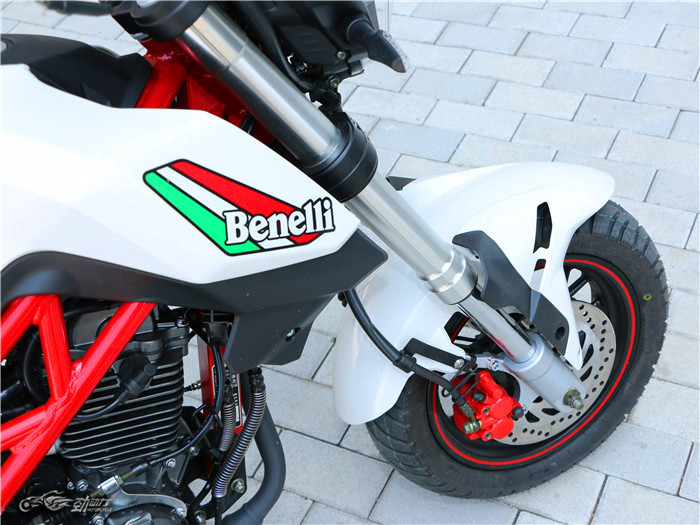 单车评测：贝纳利 TNT125（小暴龙）