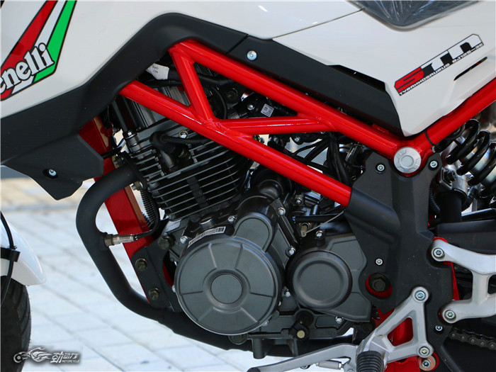 单车评测：贝纳利 TNT125（小暴龙）