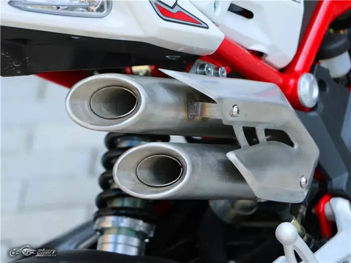 单车评测：贝纳利 TNT125（小暴龙）