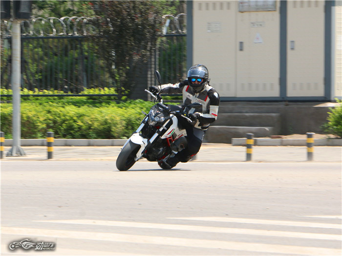 单车评测：贝纳利 TNT125（小暴龙）