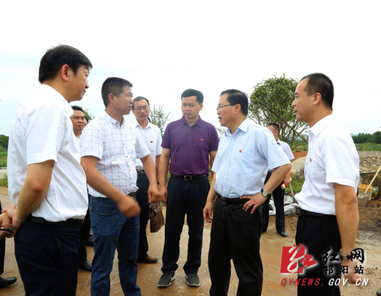 刘志军)7月4日,湖南省永州市委书记陈文浩深入祁阳县文明铺镇新塘角村