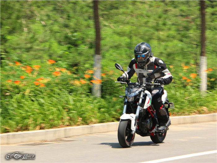 单车评测：贝纳利 TNT125（小暴龙）