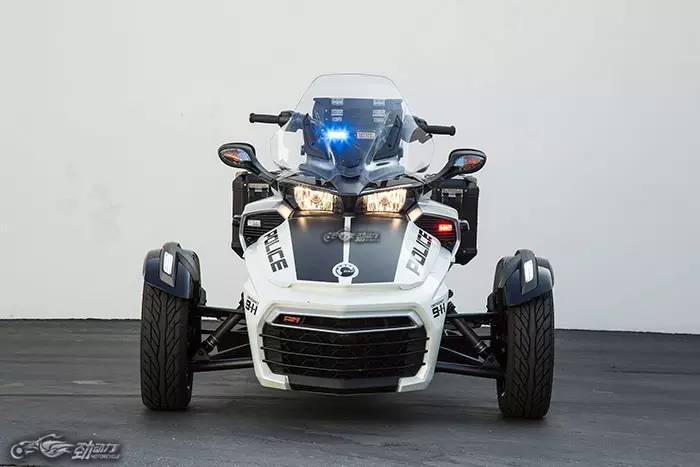 海外试驾——庞巴迪F3-P警车