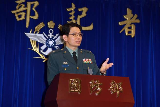 台防务部门前发言人:军人不该任意下跪 为丧失尊严而心痛