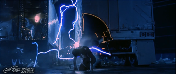 老电影：植入广告的哈雷肥仔