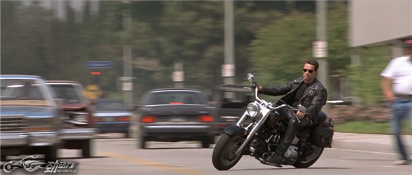 老电影：植入广告的哈雷肥仔