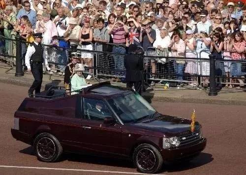 除了菲利普亲王 一直陪女王的居然还有它