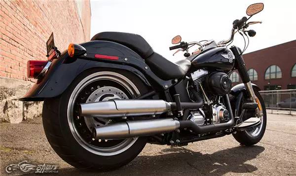 老电影：植入广告的哈雷肥仔