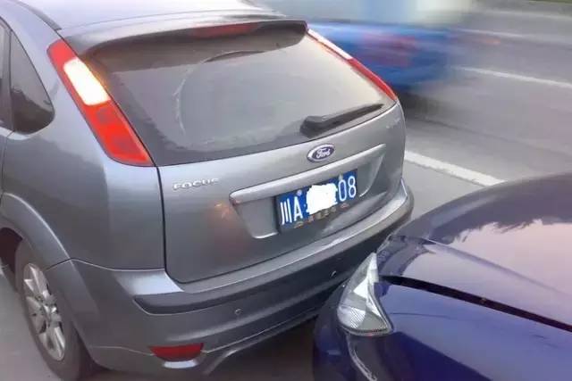 发生追尾后，应该怎么维护自己的权益？