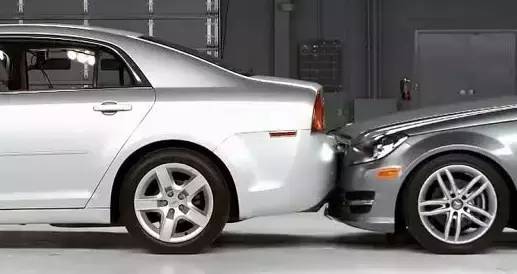 发生追尾后，应该怎么维护自己的权益？