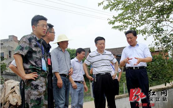 益阳市委副书记黎石秋督查指导沅江防汛工作