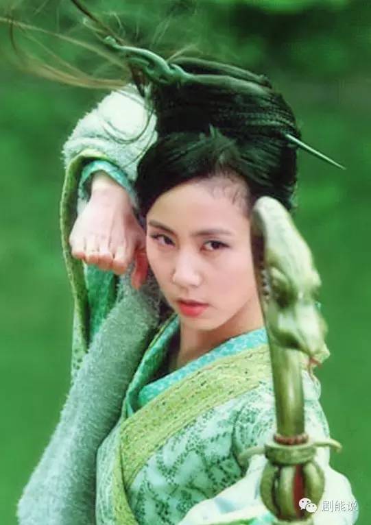 2004年,孙莉又在《仙剑奇侠传》中饰演青儿,就是灵儿的母亲,我坚定