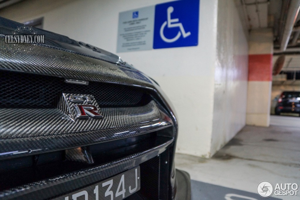 全碳NSX vs 全碳GTR 谁才是东瀛黑武士