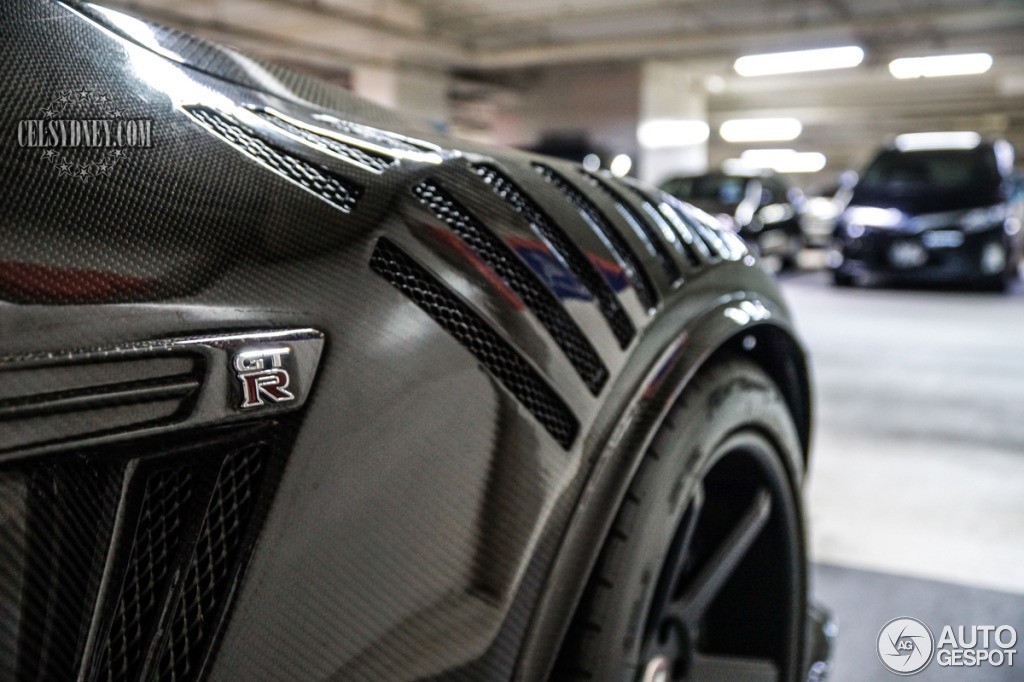 全碳NSX vs 全碳GTR 谁才是东瀛黑武士