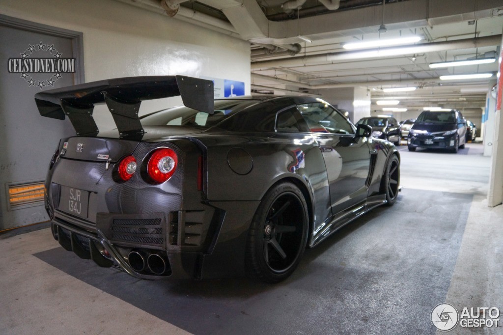 全碳NSX vs 全碳GTR 谁才是东瀛黑武士