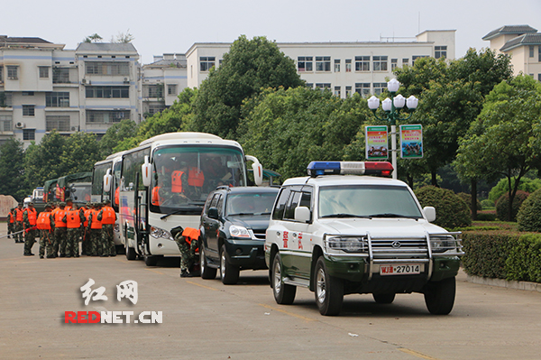 武警湘潭支队驰援沅江市 百余官兵耗时220分钟(图)