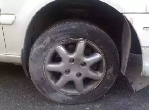 汽车方向盘抖动咋回事？一看吓一跳