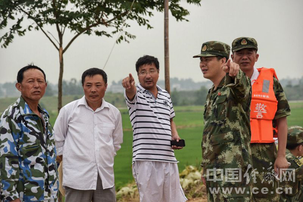 武警8690部队全力备战尼伯特台风及长江洪峰在安庆过境