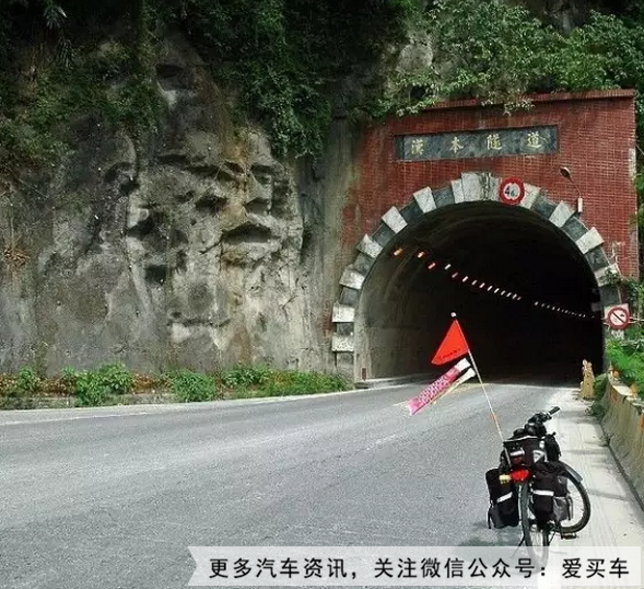 这车道坑了不少老司机 没准下一个就是你