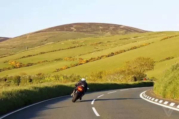 保时捷车主你听好 这些公路你怕了吗