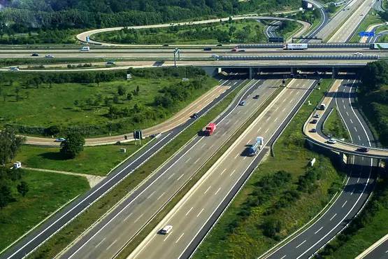 保时捷车主你听好 这些公路你怕了吗