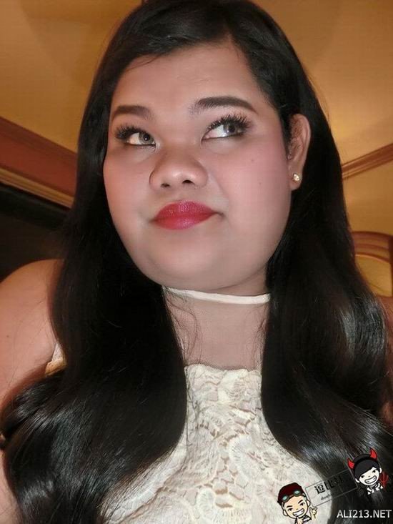 泰国网红"女神"宝拉中国直播首秀:眼睛要被辣瞎了