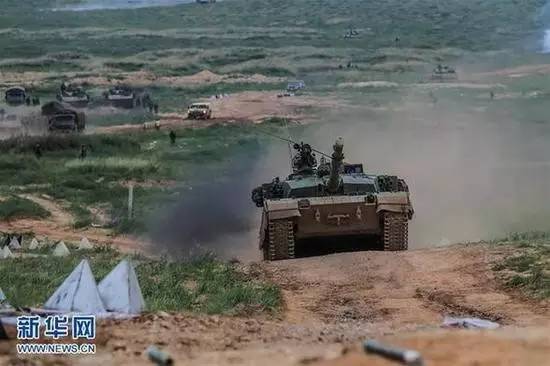 朱日和军演首战:凶狠蓝军不留情面,红军突破防