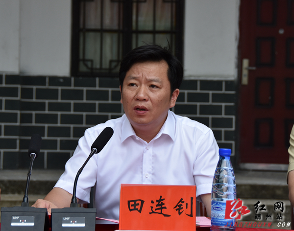 驻靖部队开展精准扶贫捐资助学活动