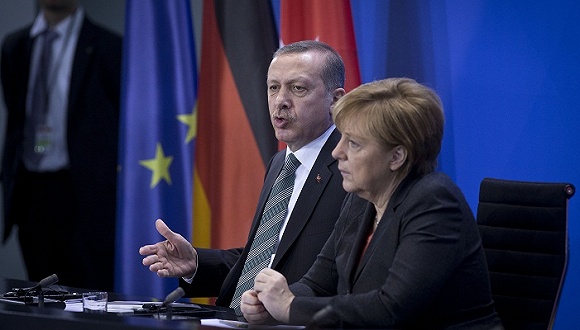 土耳其总统埃尔多安（左）与德国总理默克尔（右）（图源：《明镜周刊》）