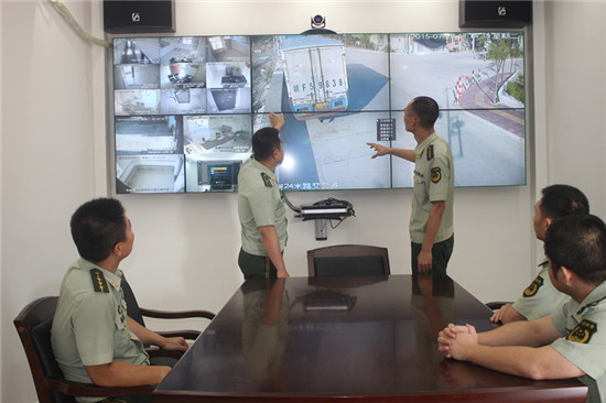 为妥善化解矛盾,两地民警联合将吴某和沈某带到铁炉港边防派出所里