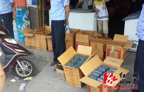 烟花店里查获千余枚"鱼雷" 双牌县安检执法"排雷"