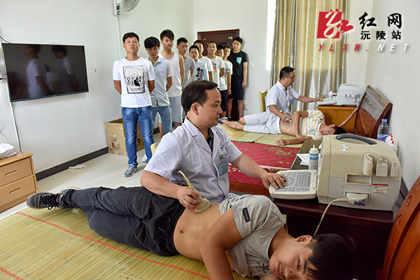 沅陵县征兵体检正式开始