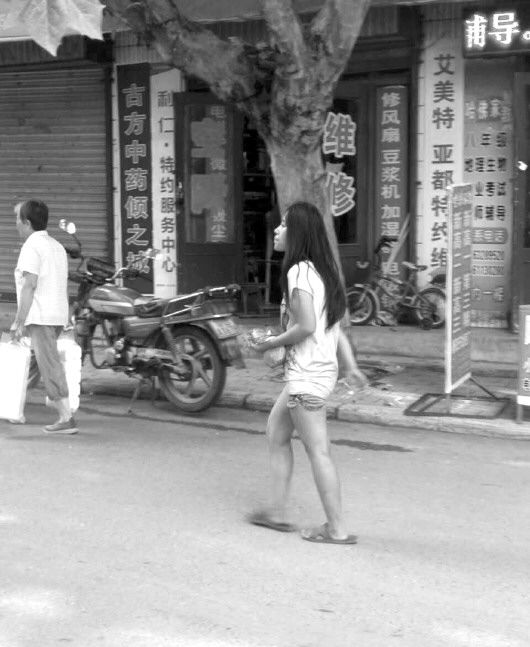 女研究生街头流浪,家人无力看管|研究生|小兰|爸爸_新浪新闻