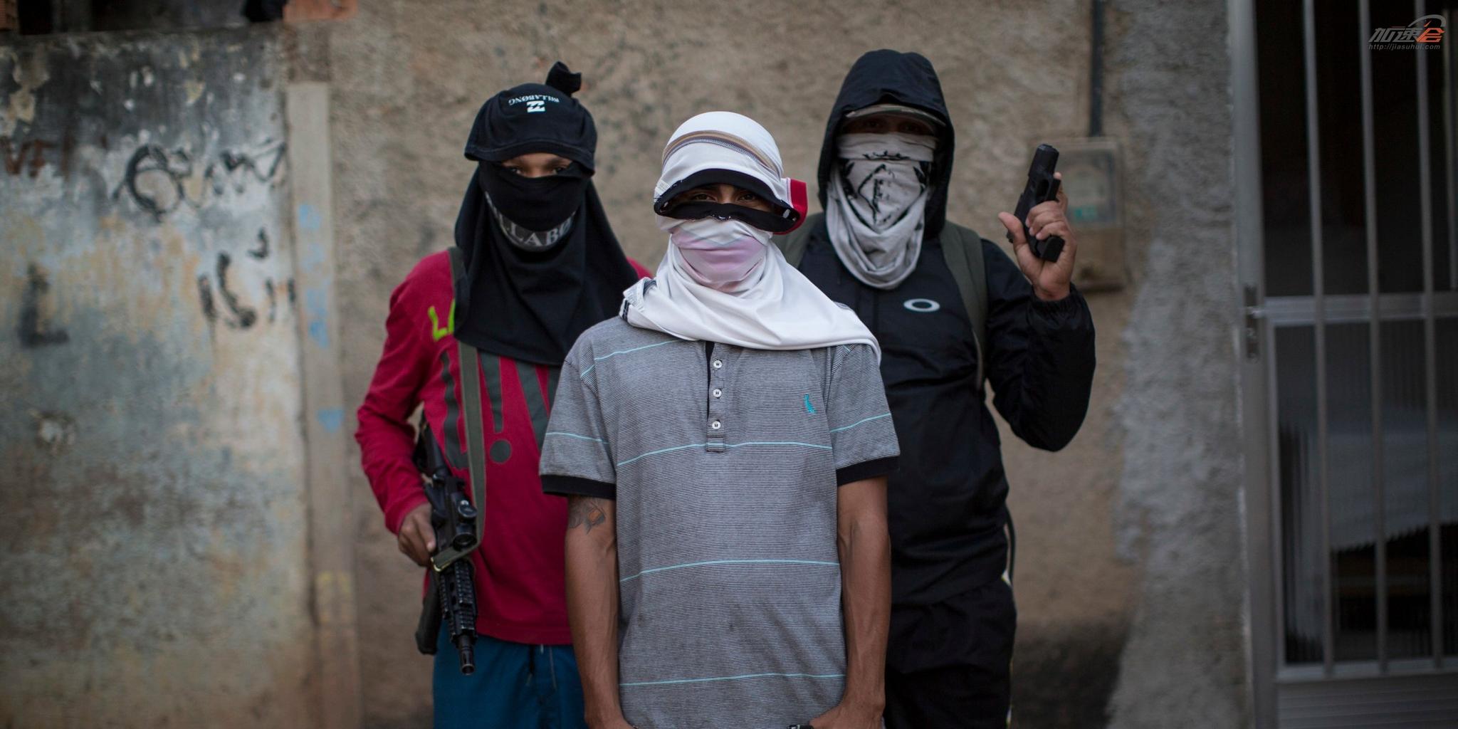 走进治安动荡的巴西:屡禁不止的枪支和严重下滑的经济