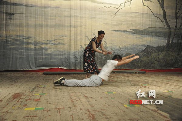 周春桃:戏剧服务基层 花鼓唱响人生