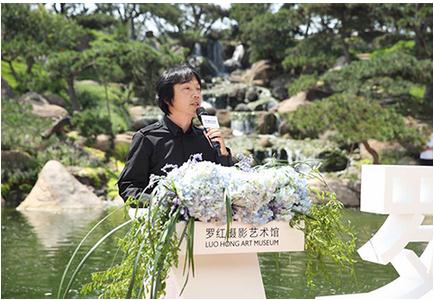 “气候英雄”罗红带给北京城的新礼物|罗红|艺术馆|摄影_新浪新闻