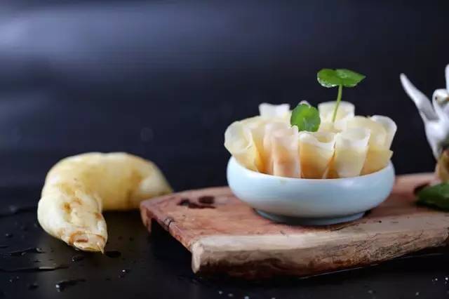 半岛出品:凉拌野生鲜天麻对于高端餐饮的发展,利永周以香港为鉴.