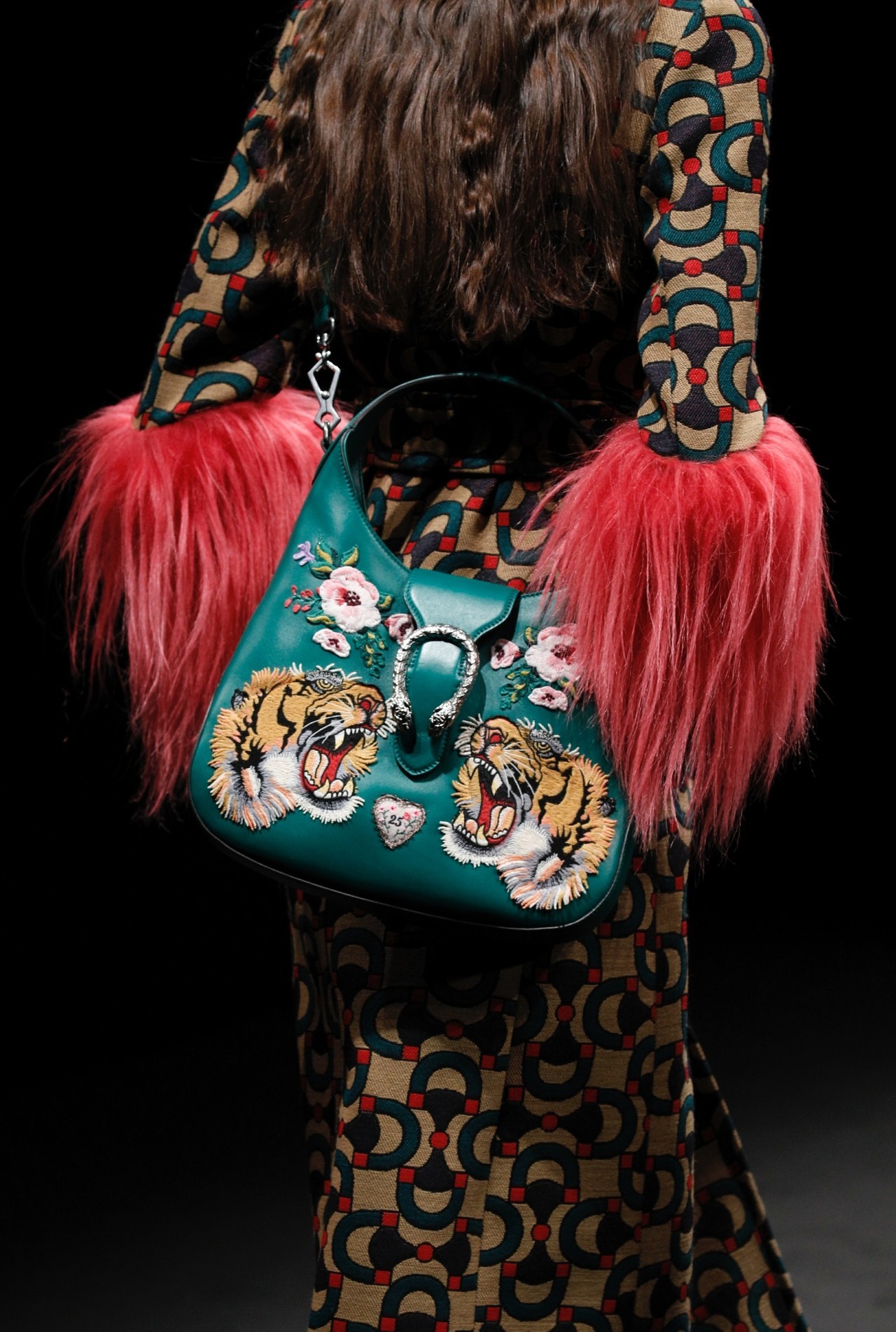 大飞:论刺绣元素的精致与时髦,还是得看gucci的|gucci|刺绣_新浪时尚