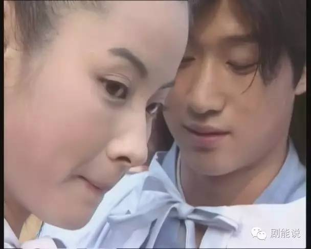 杨明娜在《鱼美人》中饰演蚌精明珠,爱上郑嘉颖[微博]饰演的江云飞