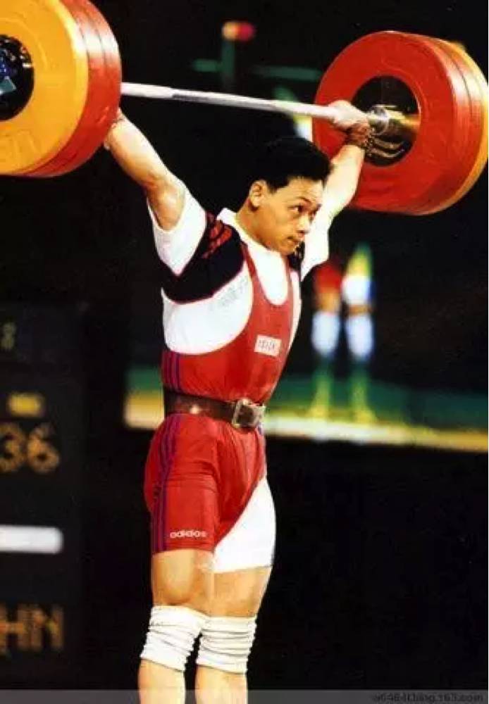 看到自己带出了一个奥运冠军,作为教练的占旭刚说:"他拿冠军以后,真的