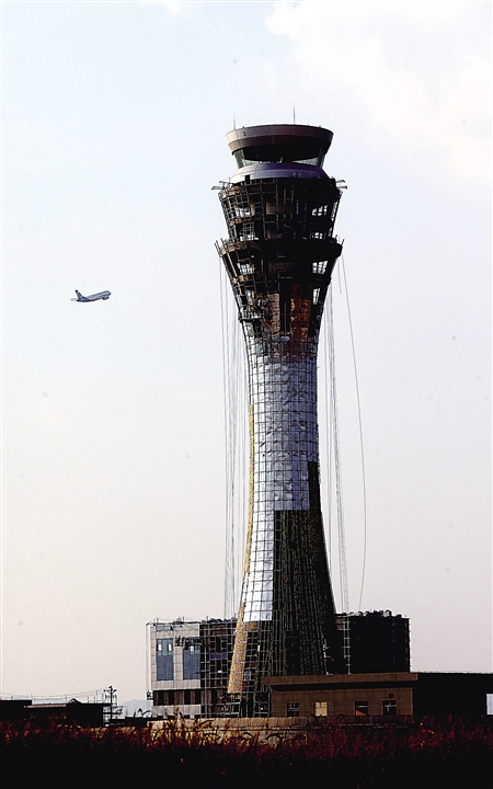 重庆机场t3a航站楼穿上千米长"外衣" 7.5万平方米玻璃幕墙亚洲最大