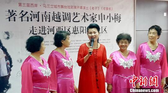 越调名家申小梅天津"送戏"进社区 与民同乐