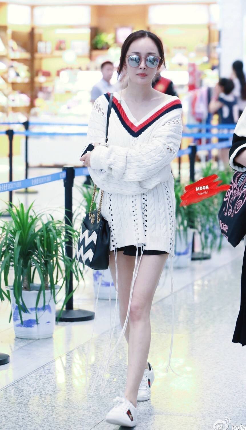 女星机场秀:杨幂唐嫣刘诗诗谁是时髦精?